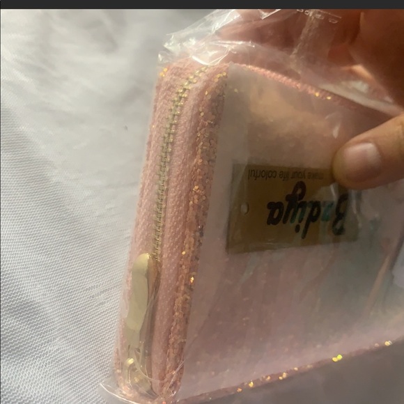 (NEW) Wallet - Picture 2 of 5